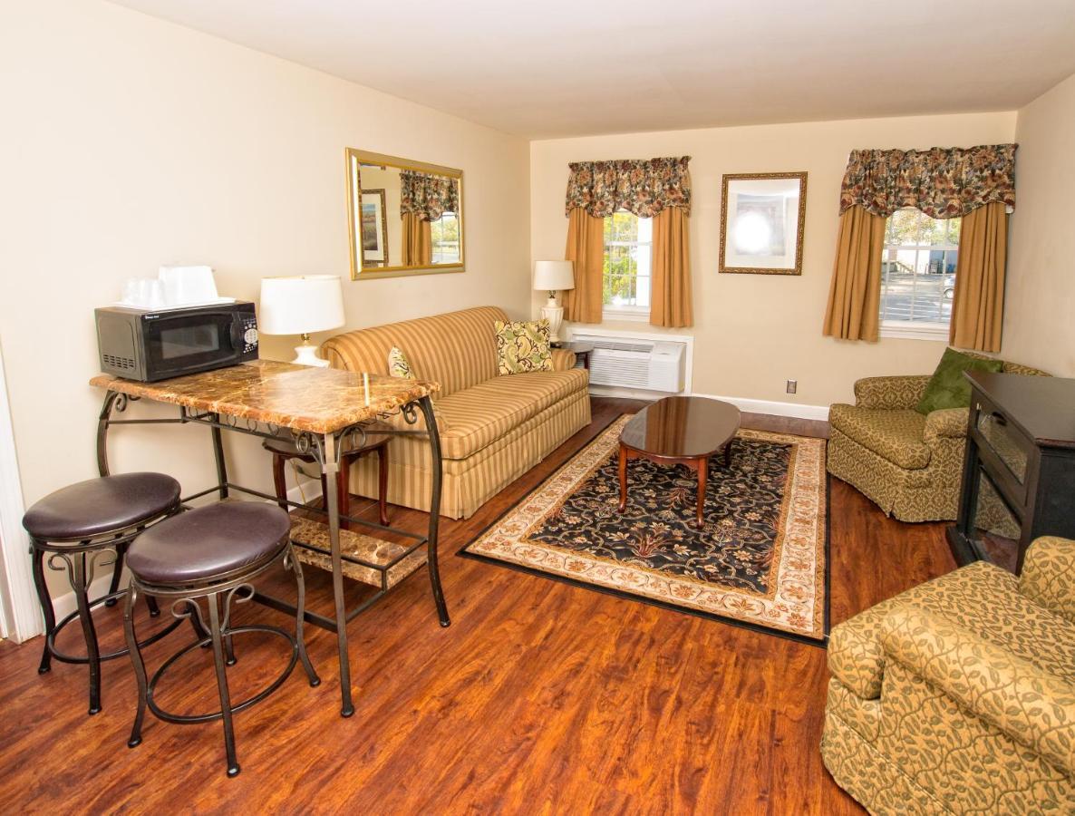 Colonial Inn Seekonk Exterior photo